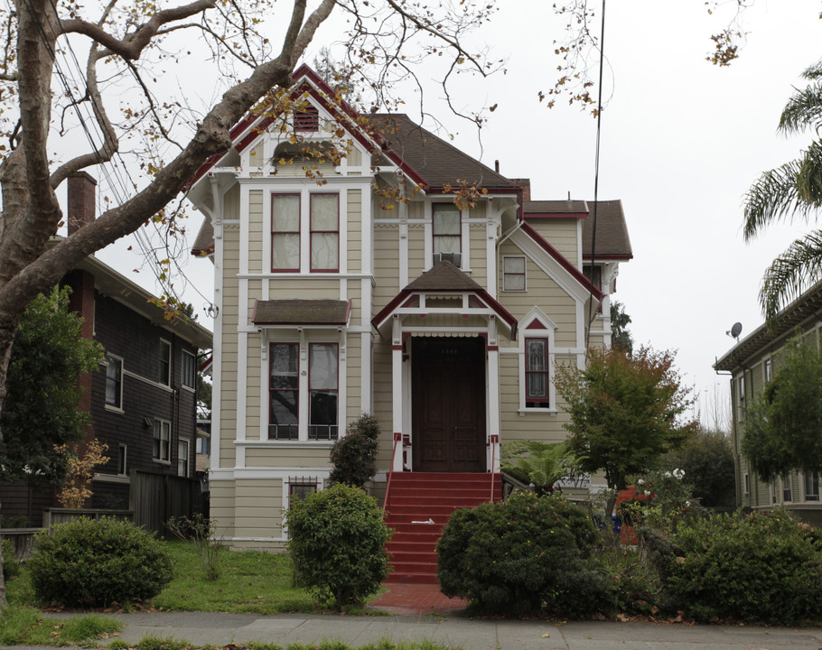 2066 Central Ave in Alameda, CA - Building Photo