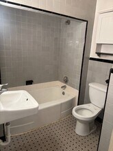 611 Haddon Ave, Unit 2BR in Collingswood, NJ - Foto de edificio - Building Photo