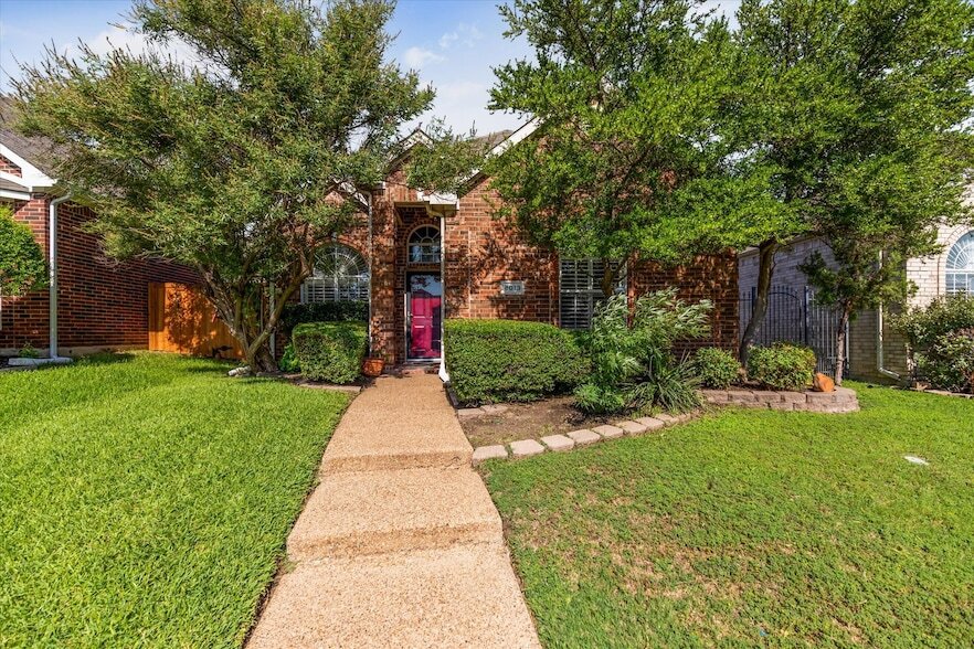 8013 Springmoss Dr in Plano, TX - Building Photo