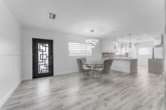 4780 NW 6th St in Miami, FL - Building Photo - Building Photo