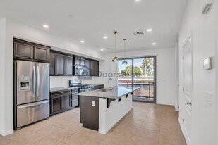 25443 Parklane Dr in Hayward, CA - Building Photo