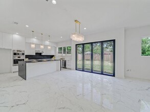 1943 McBroom St in Dallas, TX - Building Photo - Building Photo