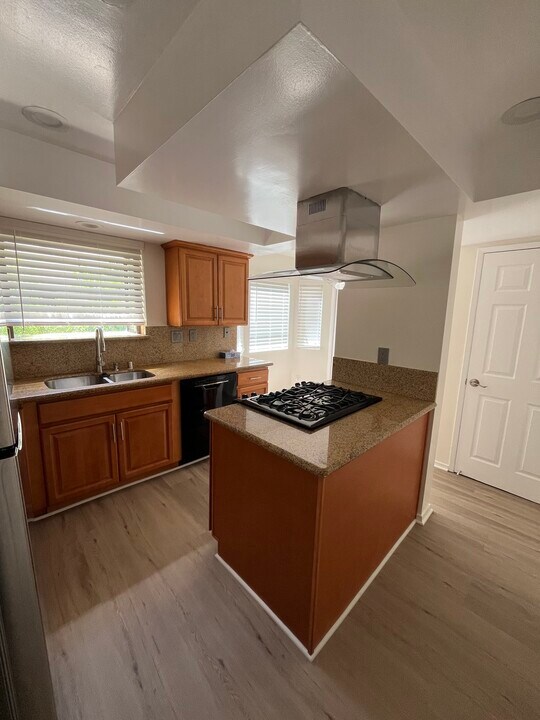 11911 Magnolia Blvd in Los Angeles, CA - Building Photo