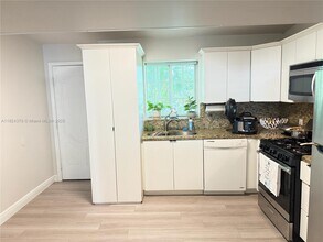 1135 92nd St in Bay Harbor Islands, FL - Building Photo - Building Photo