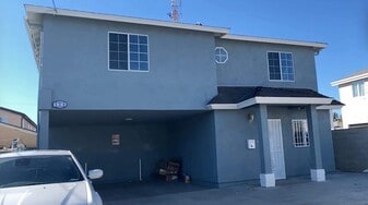 130 W 106th St in Los Angeles, CA - Building Photo