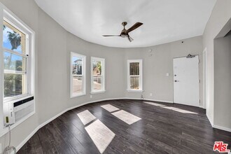 3209 Descanso Dr in Los Angeles, CA - Building Photo - Building Photo