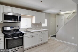 2100 Homewood Ave in Baltimore, MD - Foto de edificio - Building Photo