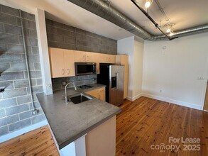 3205 N Davidson St, Unit 205 in Charlotte, NC - Building Photo - Building Photo