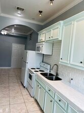 7306 Tuck St, Unit B in Houston, TX - Foto de edificio - Building Photo