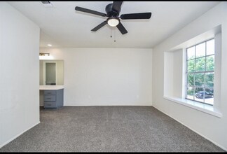 19918 Burle Oak Dr in Humble, TX - Building Photo - Building Photo