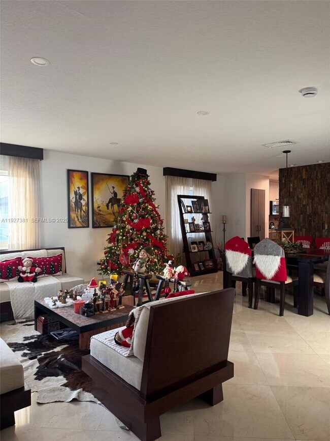 10973 NW 53rd Ln in Doral, FL - Foto de edificio - Building Photo