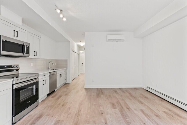 55 Lucas Way NW in Calgary, AB - Building Photo - Building Photo