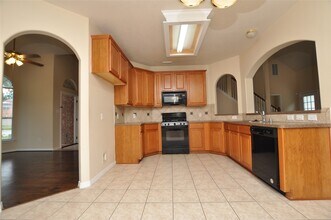 9210 Hidden Lake E Dr in Magnolia, TX - Foto de edificio - Building Photo