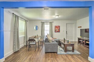 1920 NW 47th St in Miami, FL - Building Photo