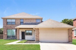 1229 Granada Dr in Desoto, TX - Building Photo