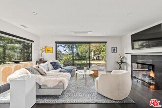 5721 Valley Oak Dr in Los Angeles, CA - Building Photo - Building Photo