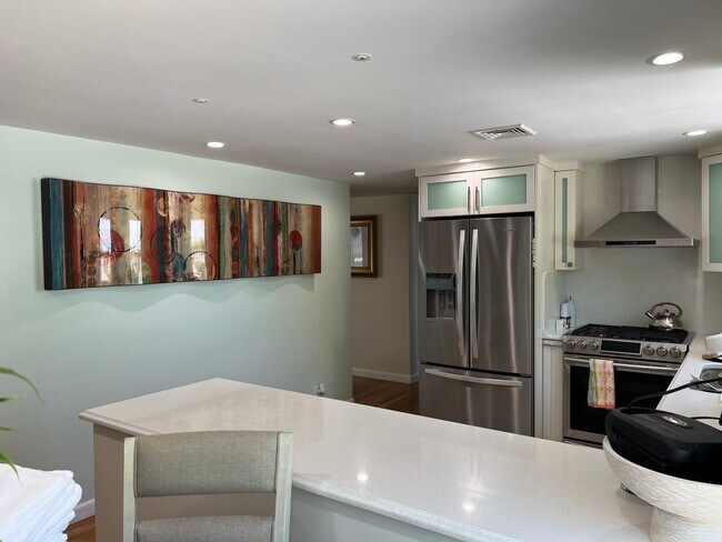 38 Garland St, Unit 1 in Everett, MA - Foto de edificio - Building Photo