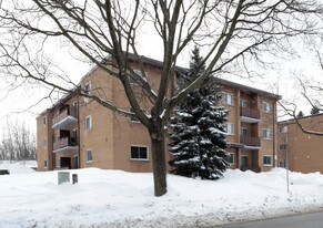 75 Westwood Dr in Kitchener, ON - Building Photo