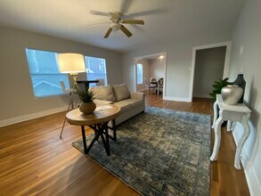 1620 Branard St in Houston, TX - Building Photo - Building Photo