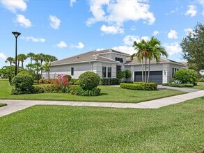 5577 St Armands Way in Westlake, FL - Building Photo - Building Photo