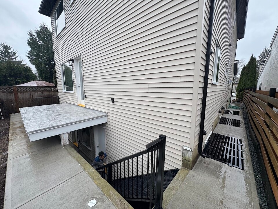 6060 Brooks Cres in Surrey, BC - Building Photo