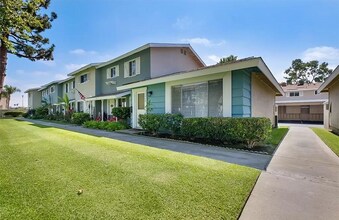 19860 Claremont Ln in Huntington Beach, CA - Building Photo - Building Photo