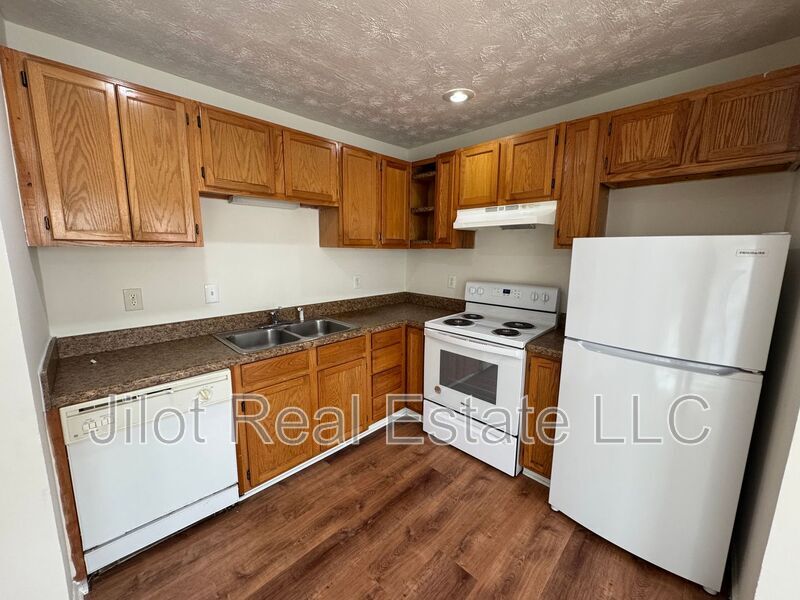 5273 Ridge Forest Dr in Stone Mountain, GA - Foto de edificio