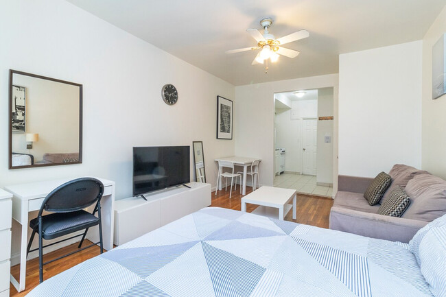 1566 2nd Ave in New York, NY - Building Photo - Building Photo