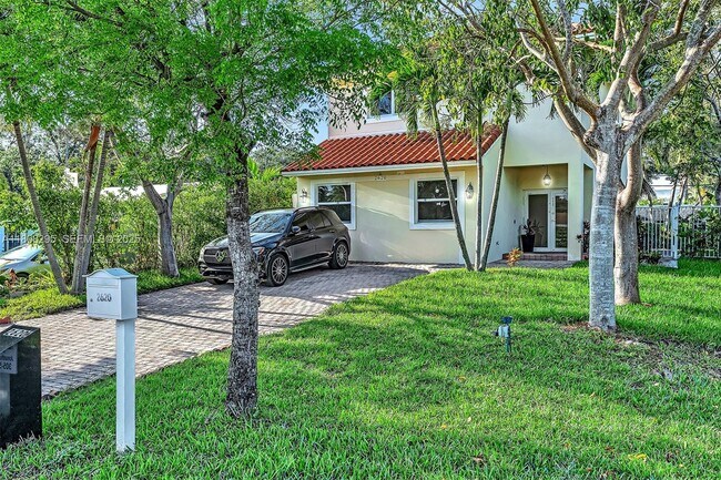 2620 NE 214th St in Miami, FL - Building Photo - Building Photo