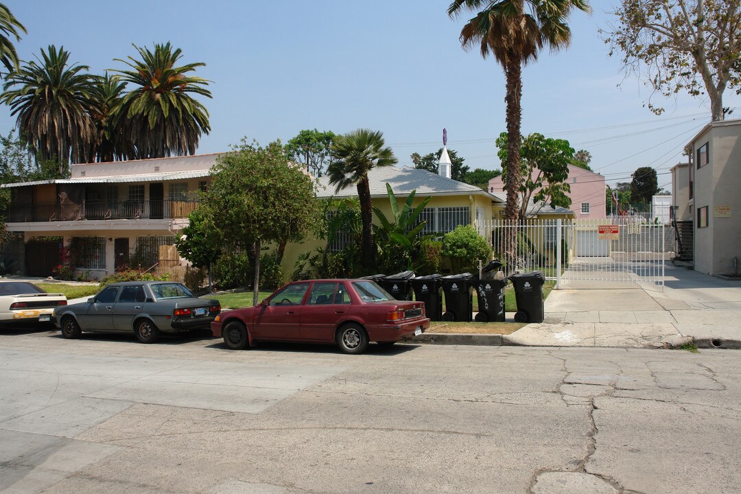 2511 W 4th St in Los Angeles, CA - Building Photo