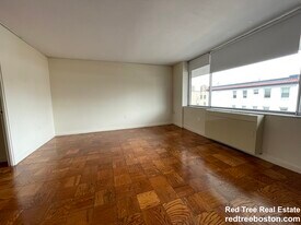 101 Monmouth St, Unit 406 in Brookline, MA - Building Photo