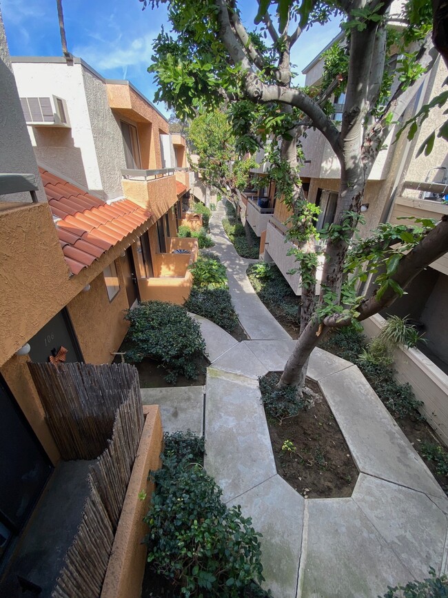 Villa Marbella Apartments in Van Nuys, CA - Building Photo - Building Photo