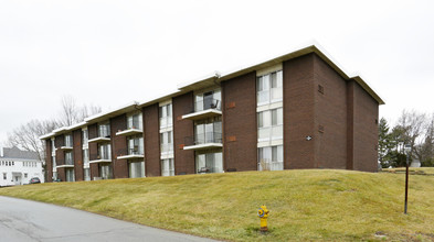 Castle Tower Apartments in Washington, PA - Building Photo - Building Photo