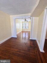 422 Edgewood St in Baltimore, MD - Building Photo