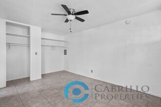 2110 Bacon St in San Diego, CA - Building Photo - Building Photo