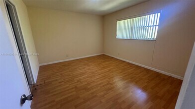 8060 Fairview Dr in Tamarac, FL - Building Photo - Building Photo