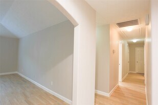 7110 Yardley Dr in Katy, TX - Building Photo