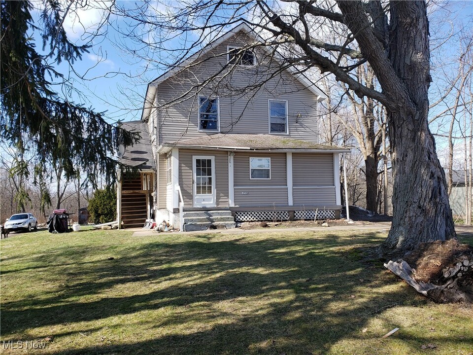 12550 Claridon Troy Rd in Chardon, OH - Building Photo
