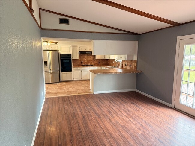 141 Slade St in Coldspring, TX - Building Photo - Building Photo