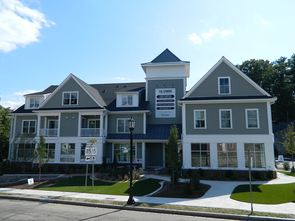 18 Union St in Norfolk, MA - Building Photo