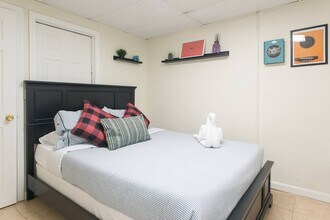 35 Bay State Rd, Unit B in Boston, MA - Building Photo - Building Photo