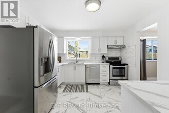 27 Morris Dr in Belleville, ON - Building Photo - Building Photo