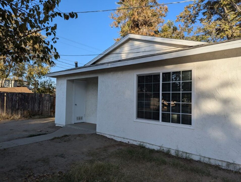 800 Goodman St in Bakersfield, CA - Building Photo