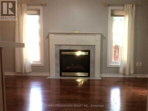 55 Ballymore Dr in Aurora, ON - Building Photo - Building Photo
