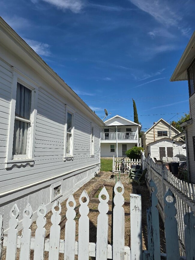 7038 Friends Ave in Whittier, CA - Building Photo - Building Photo