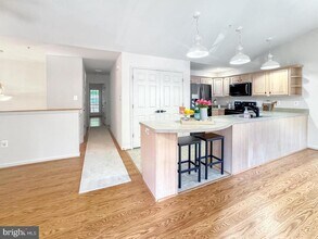 215 Westlake Blvd in Prince Frederick, MD - Foto de edificio - Building Photo
