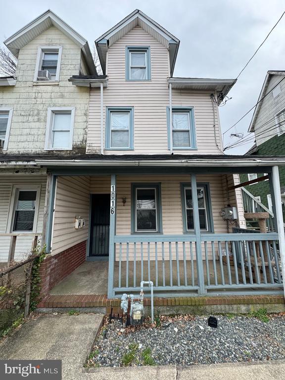 property at 1016 Pine St