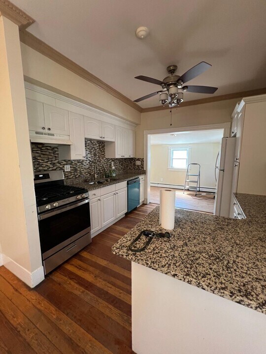 18 Gilmore St, Unit 2 in Everett, MA - Foto de edificio