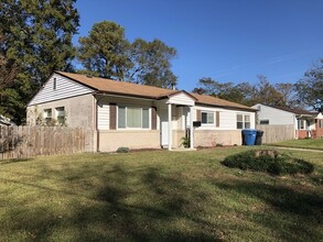 4936 Carnation Ave in Virginia Beach, VA - Building Photo - Building Photo