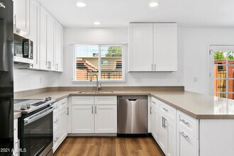 2954 E Clarendon Ave in Phoenix, AZ - Building Photo - Building Photo